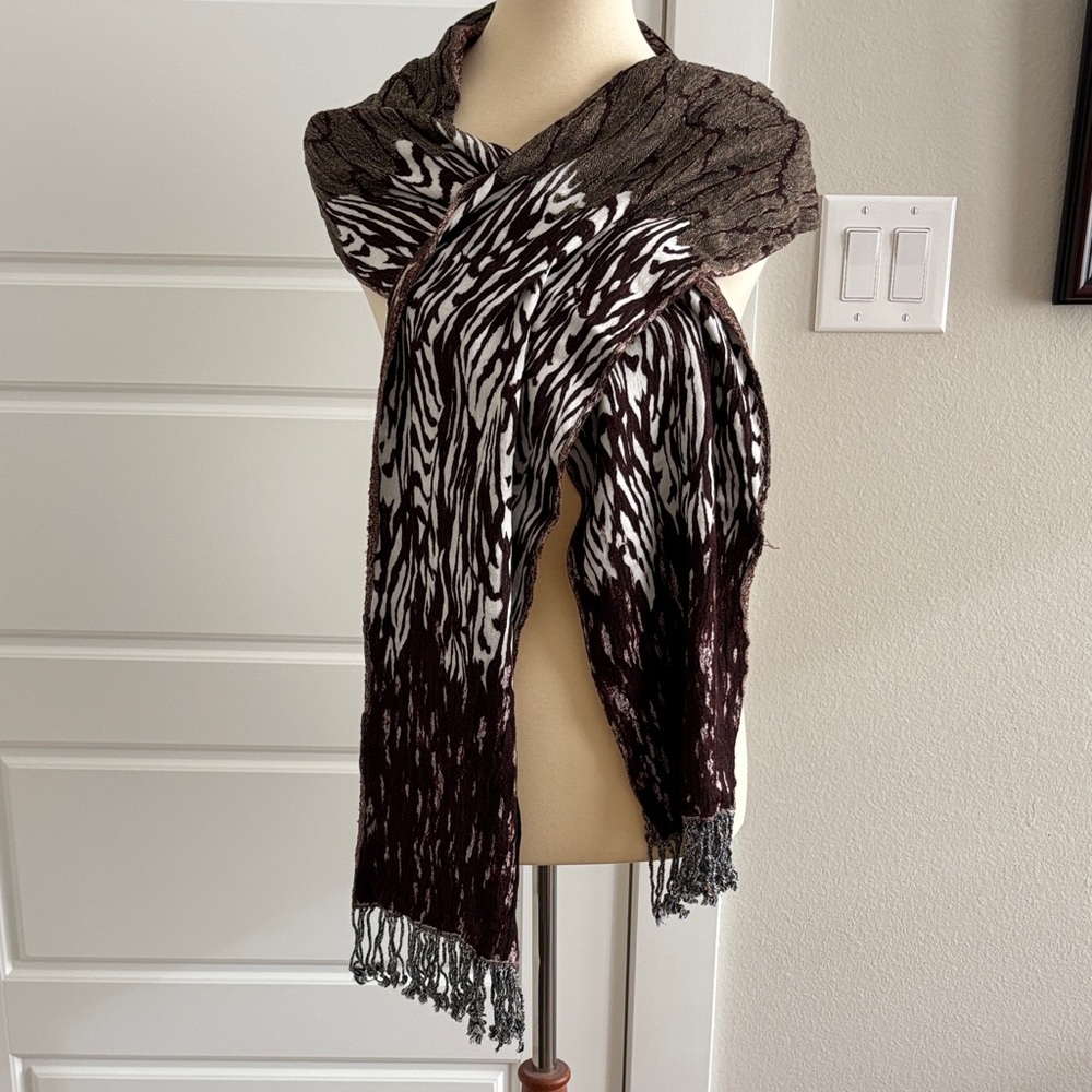Elegant Brown and White Patterned Scarf